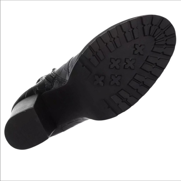 STEVE MADDEN Black Treaded Sole Latch Crocodile Combat Boots - Picture 5 of 7